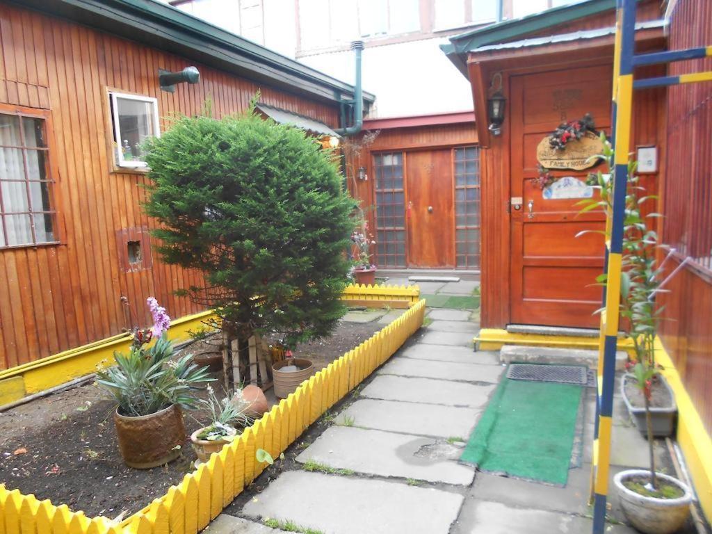 Alojamiento Familiar Rey Acomodação com café da manhã Punta Arenas Exterior foto